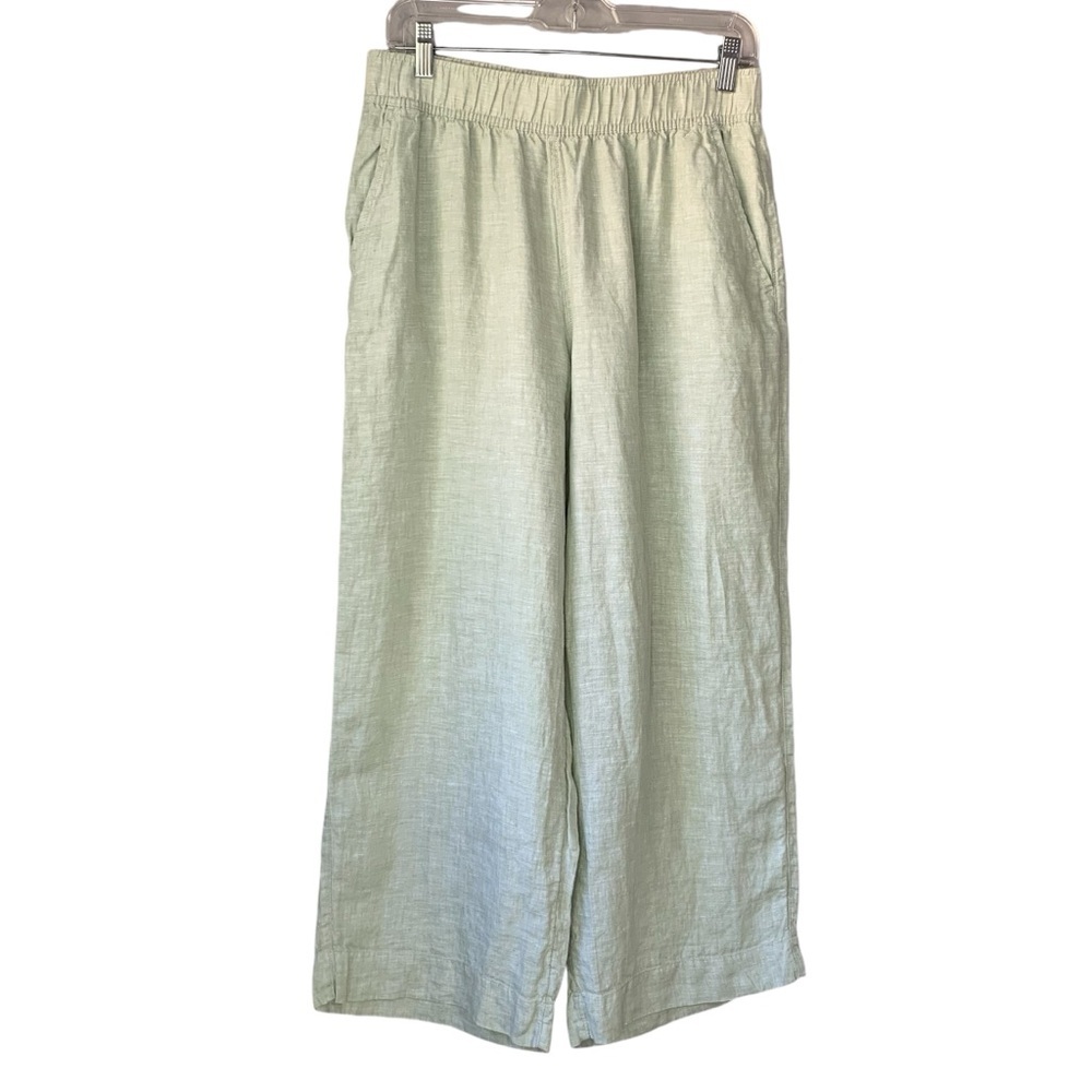 Tahari linen light green cropped pant with side pockets & elastic waist. Size‎ M